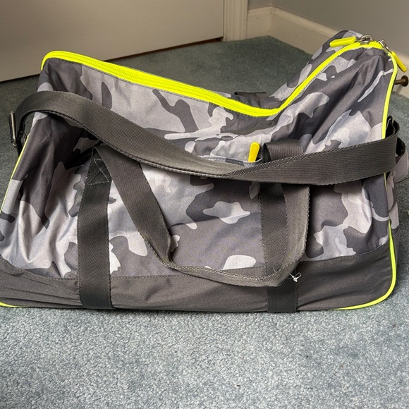 NWOT Pottery Barn Teen Gray Camouflage Duffel Bag with Neon Accents - Picture 1 of 5